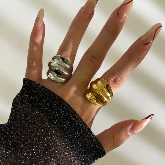 Modern Sculptural Wavy Ring | Available in Gold OR Silver Color | Size 8 OR 9 - Picture 3 of 4